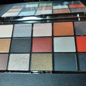 BNIB Revolution Black Ice palette